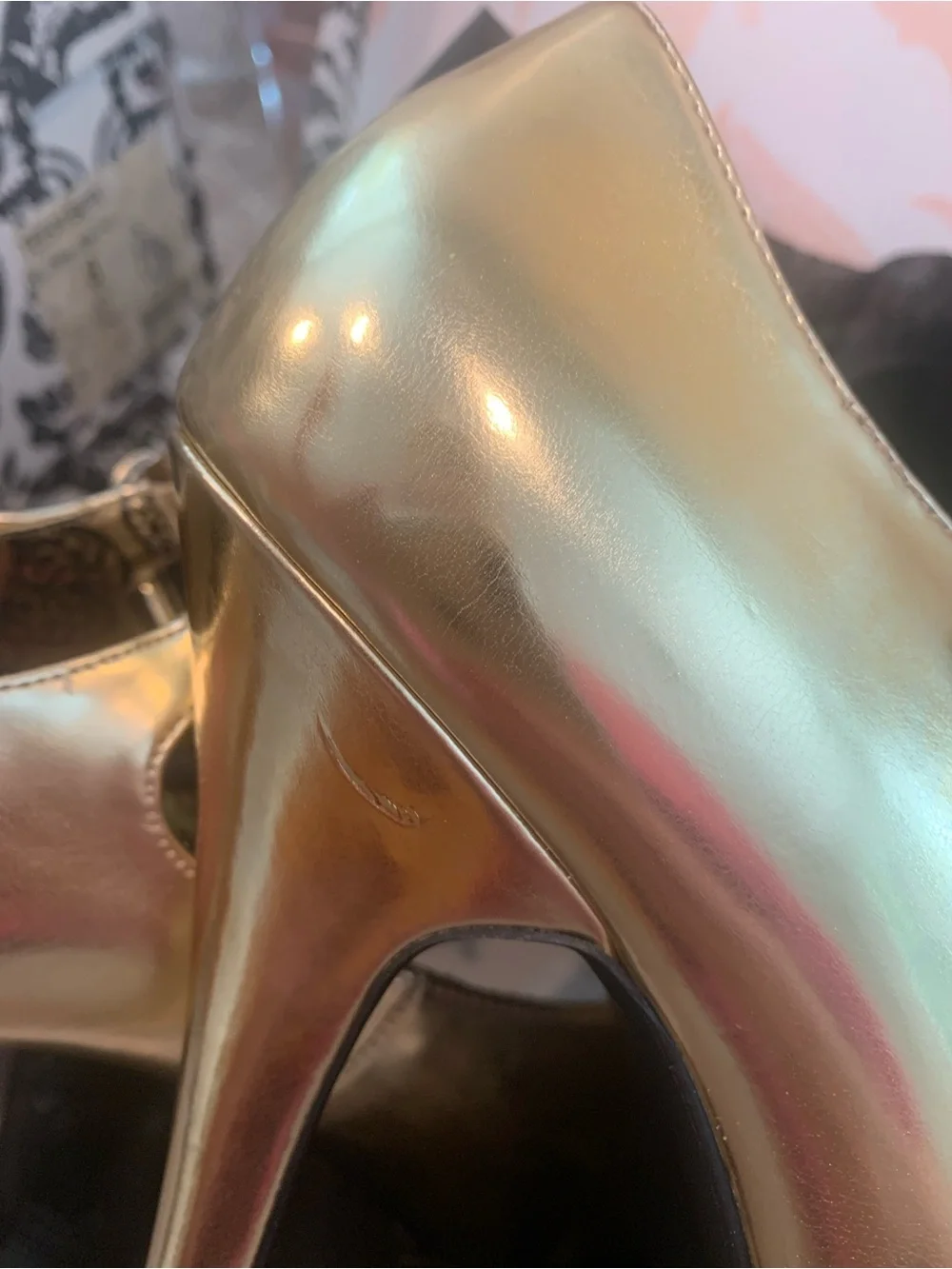 Bordello shiny metallic